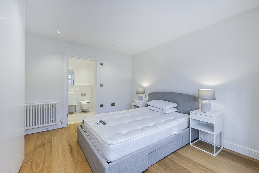 1 bed apartment for sale in Burnham Way, London 6