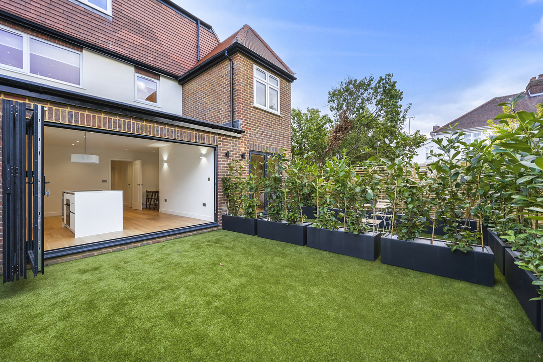 1 bed apartment for sale in Burnham Way, London 8