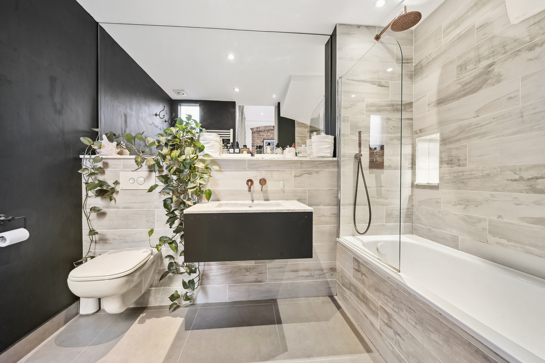 1 bed apartment for sale in Gordon Road, Ealing, London, W5 12