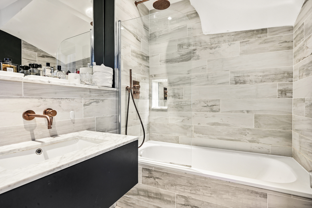 1 bed apartment for sale in Gordon Road, Ealing, London, W5 13