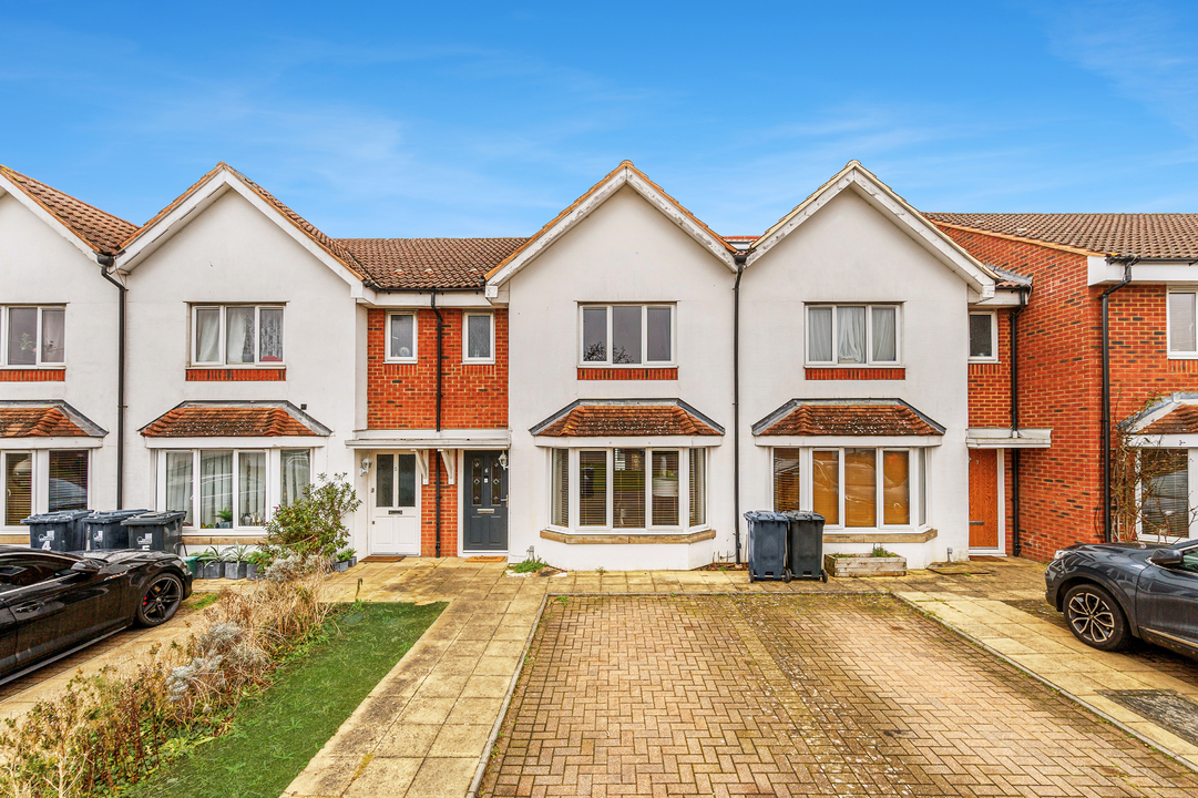 3 bed terraced house for sale in Old Twelve Close, Hanwell  - Property Image 1