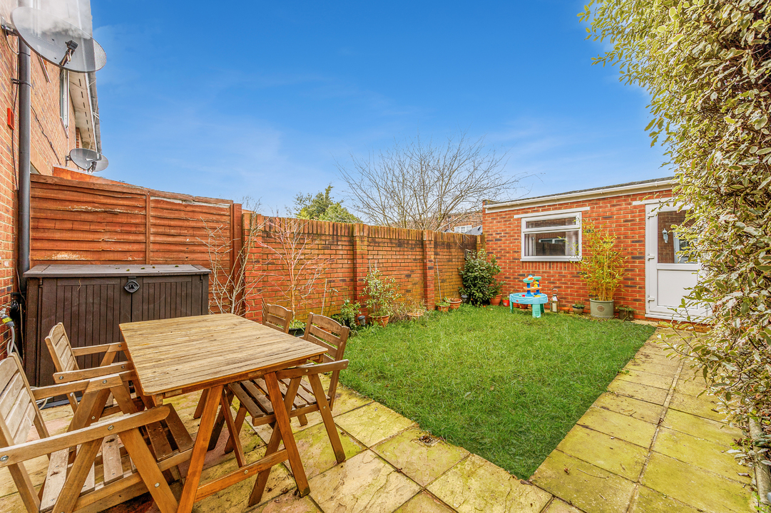 3 bed terraced house for sale in Old Twelve Close, Hanwell 4
