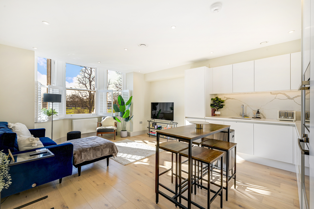 1 bed apartment for sale in Gunnersbury Avenue, Ealing 4