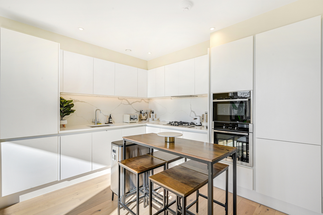 1 bed apartment for sale in Gunnersbury Avenue, Ealing 1