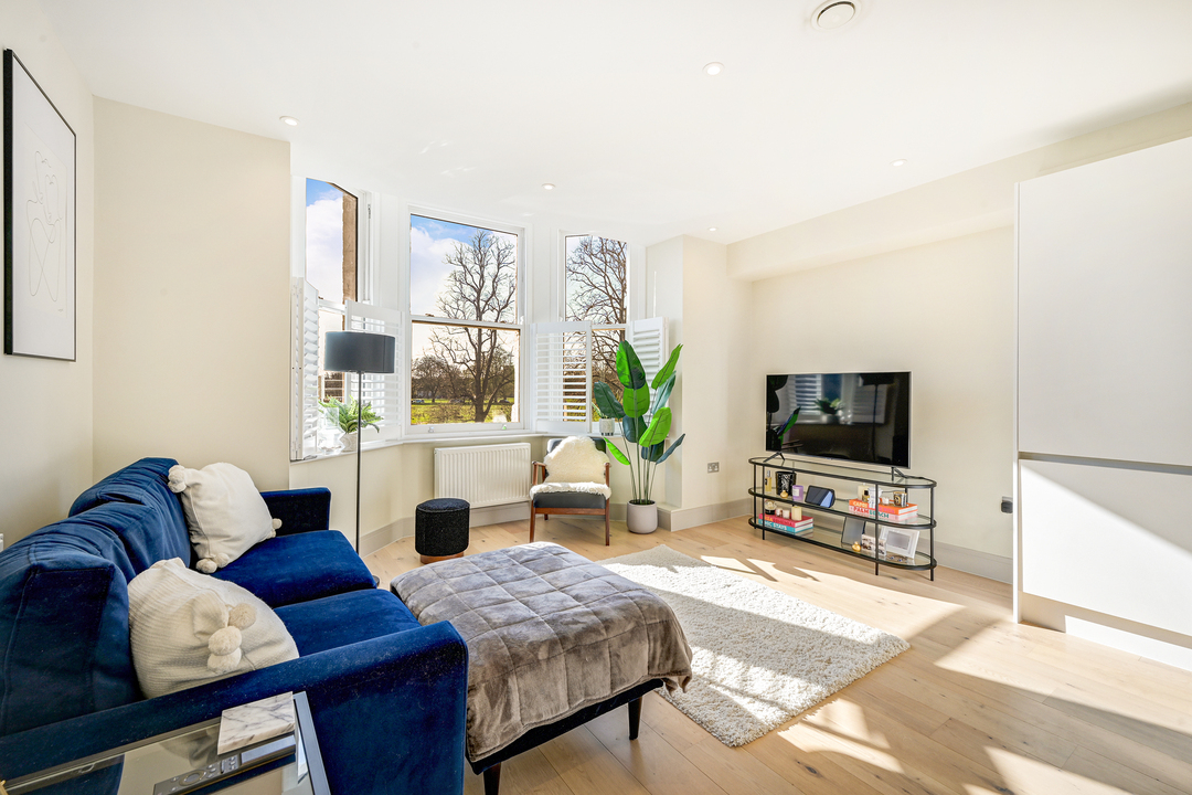1 bed apartment for sale in Gunnersbury Avenue, Ealing  - Property Image 1