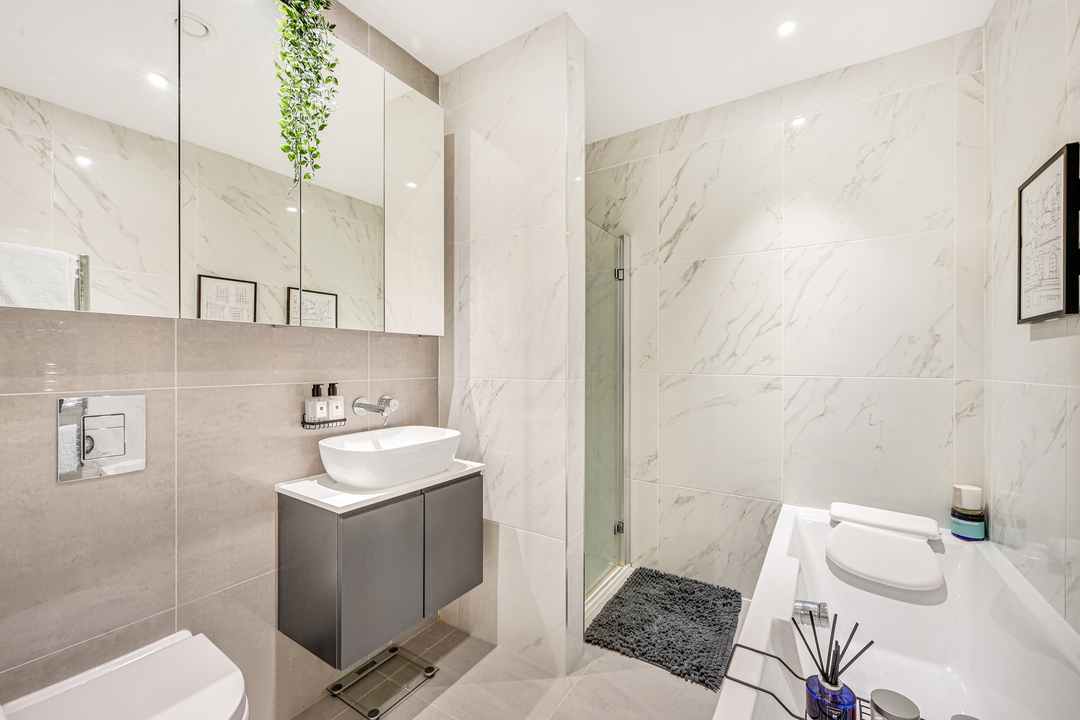 1 bed apartment for sale in Gunnersbury Avenue, Ealing 9