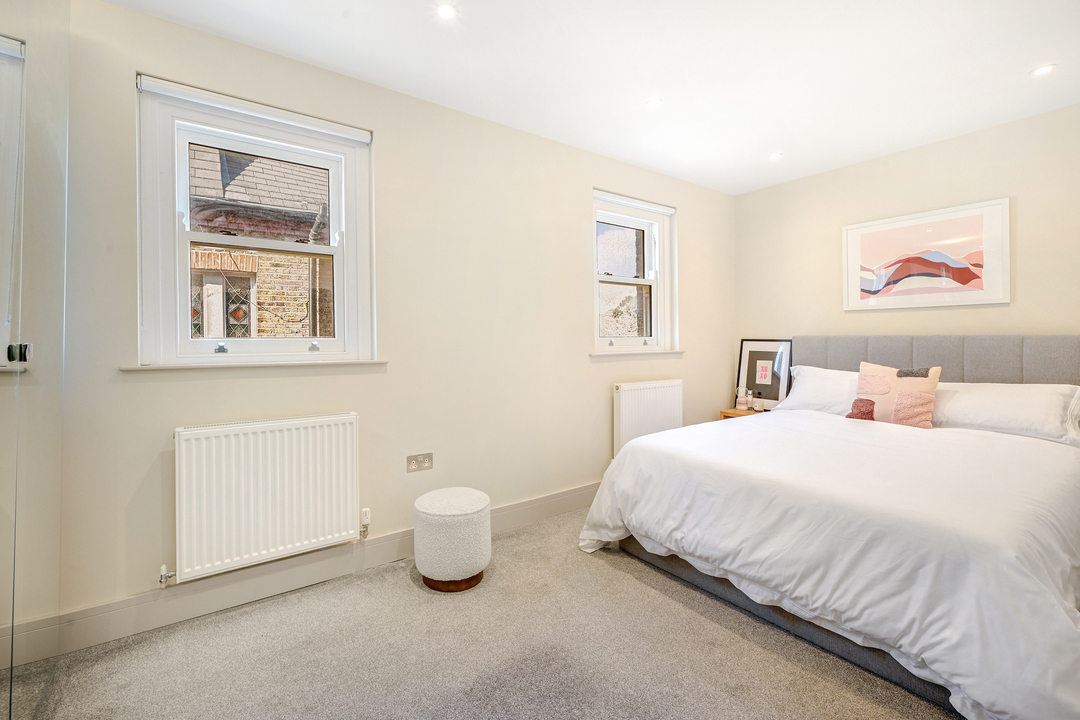 1 bed apartment for sale in Gunnersbury Avenue, Ealing  - Property Image 6
