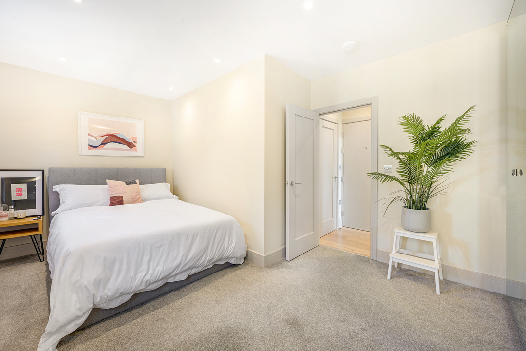 1 bed apartment for sale in Gunnersbury Avenue, Ealing 11