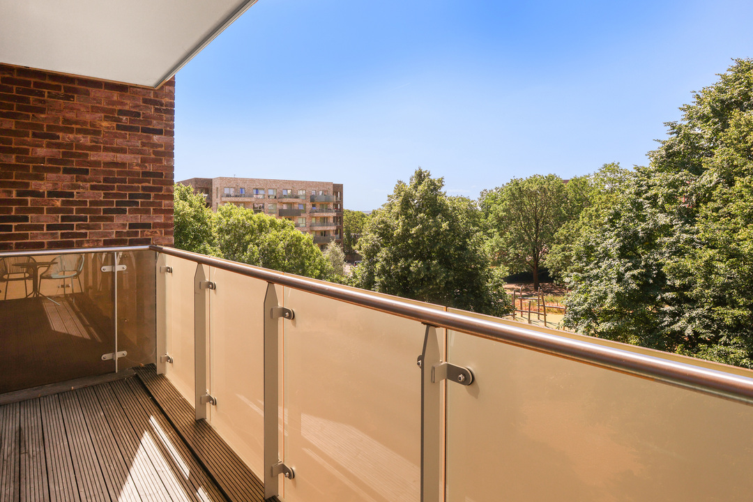 2 bed apartment to rent in Wilde House, Avenue Road, Acton, London, W3 4