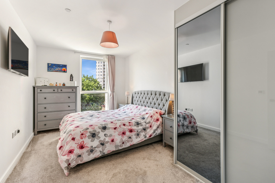 2 bed apartment to rent in Wilde House, Avenue Road, Acton, London, W3 8