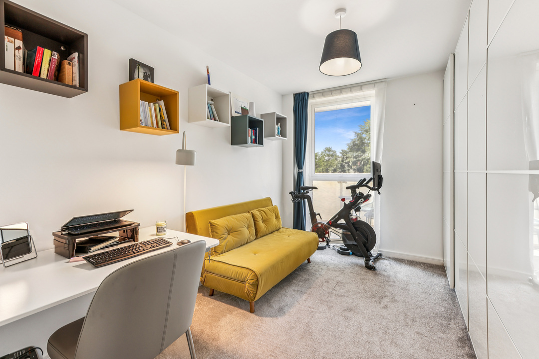 2 bed apartment to rent in Wilde House, Avenue Road, Acton, London, W3 10