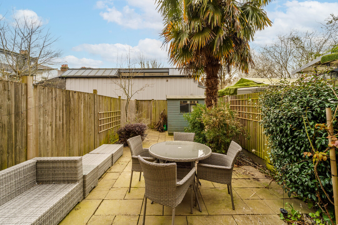 2 bed terraced house for sale in Darwin Road, Ealing  - Property Image 19