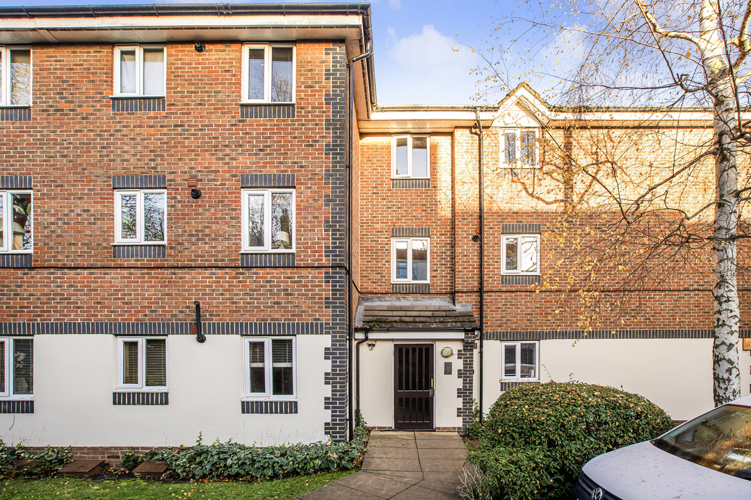 2 bed apartment to rent in Queens Walk, Ealing, London, W5  - Property Image 12