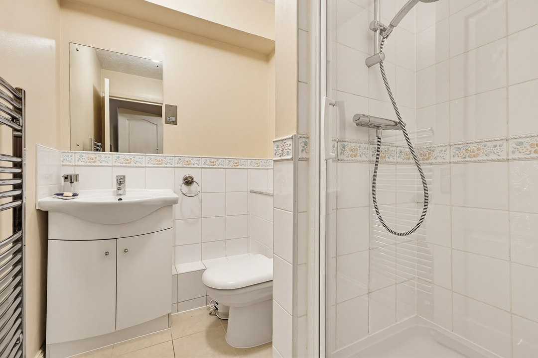 2 bed apartment to rent in Queens Walk, Ealing, London, W5  - Property Image 9