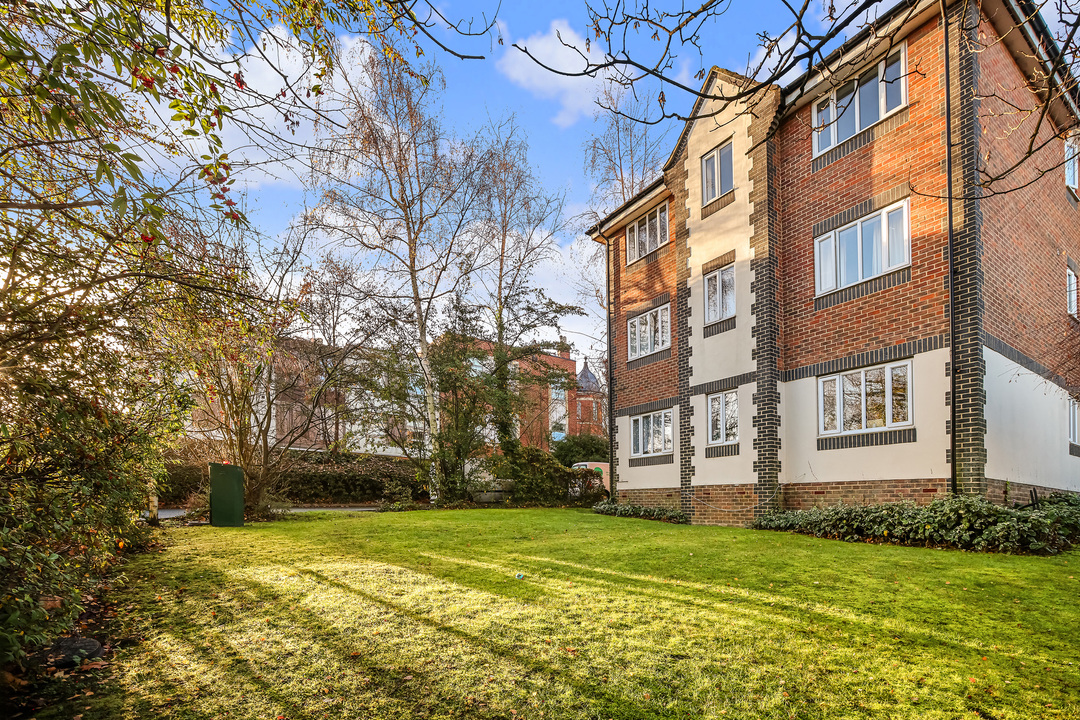 2 bed apartment to rent in Queens Walk, Ealing, London, W5  - Property Image 5