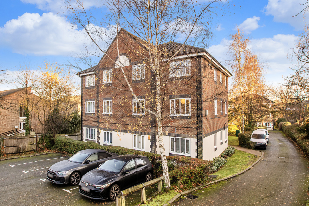 2 bed apartment to rent in Queens Walk, Ealing, London, W5  - Property Image 1