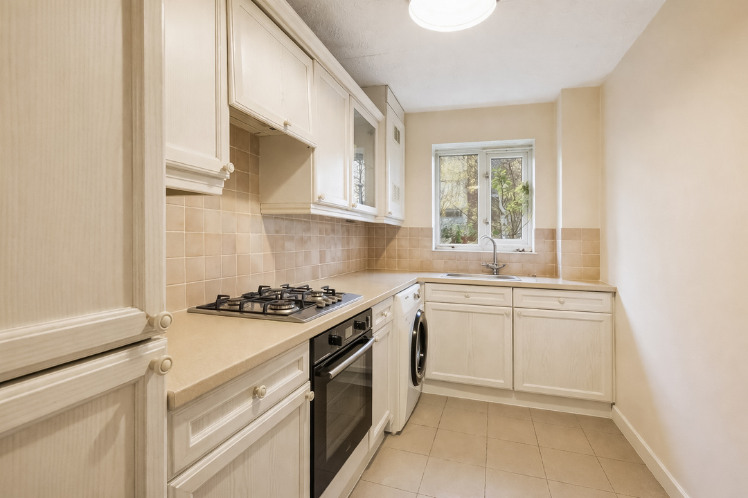 2 bed apartment to rent in Queens Walk, Ealing, London, W5  - Property Image 3