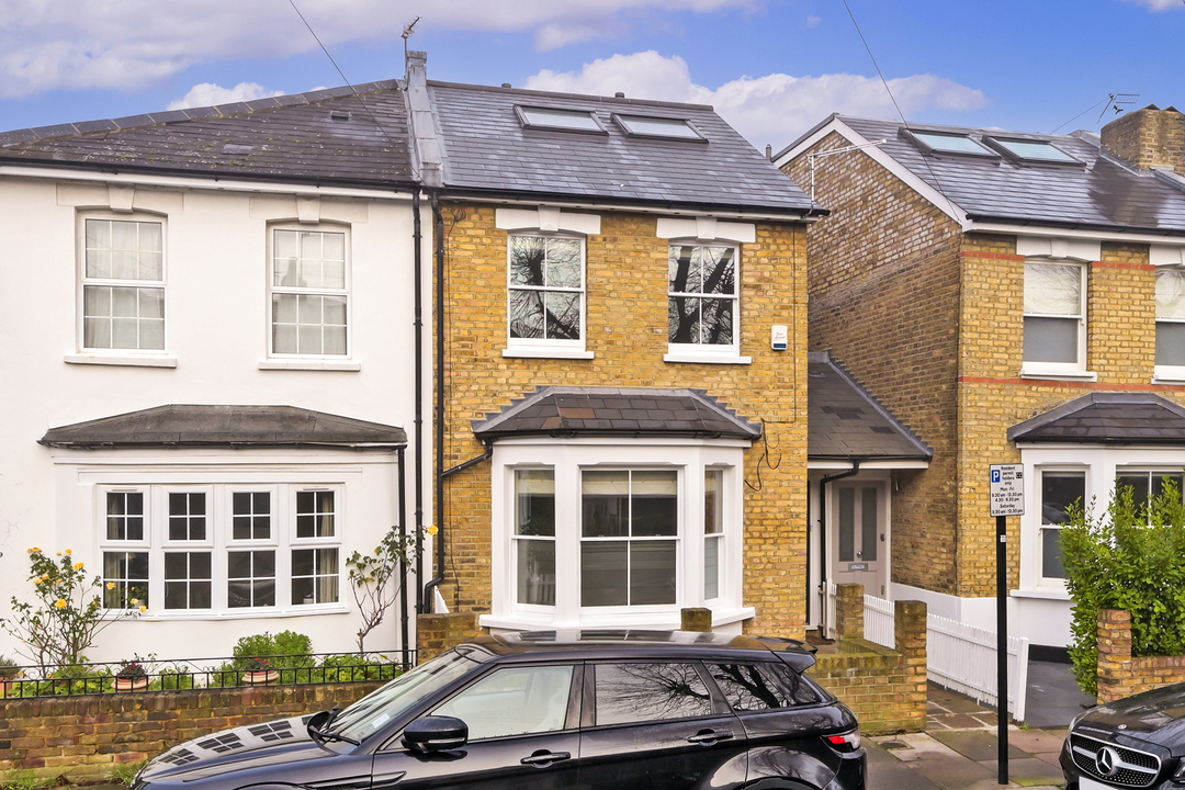4 bed semi-detached house to rent in Glebe Street, London  - Property Image 6