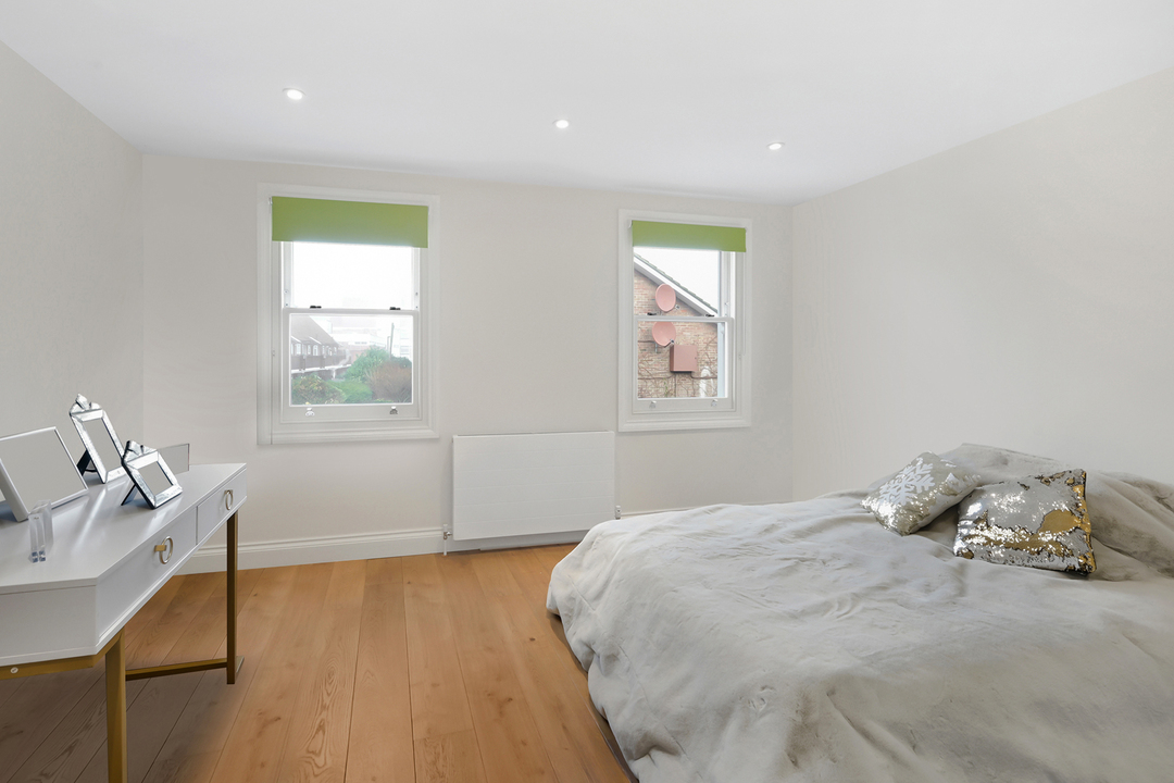 4 bed semi-detached house to rent in Glebe Street, London  - Property Image 12