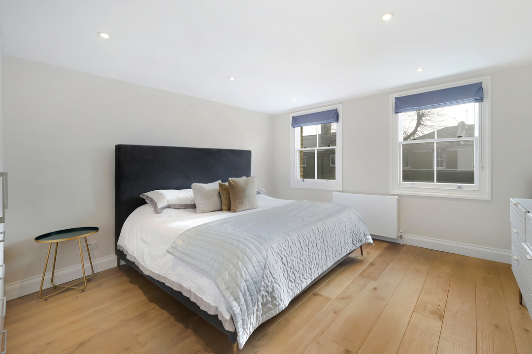 4 bed semi-detached house to rent in Glebe Street, London  - Property Image 8