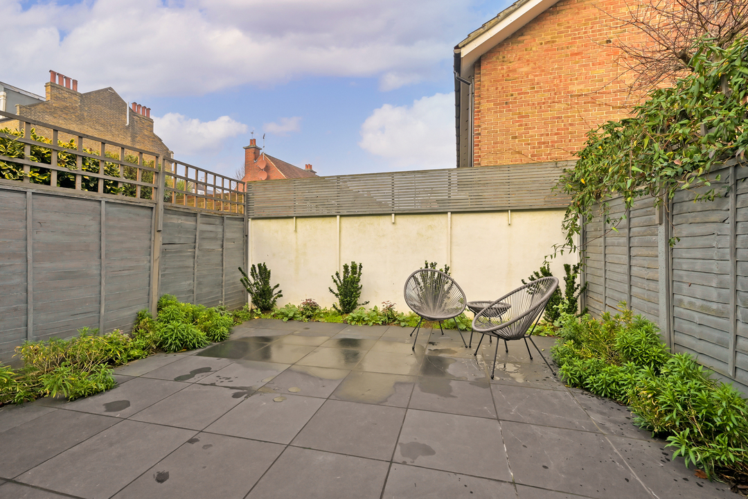 4 bed semi-detached house to rent in Glebe Street, London  - Property Image 15