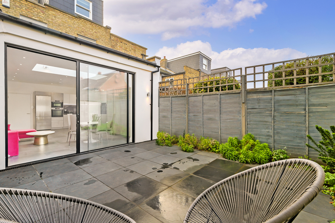 4 bed semi-detached house to rent in Glebe Street, London  - Property Image 16