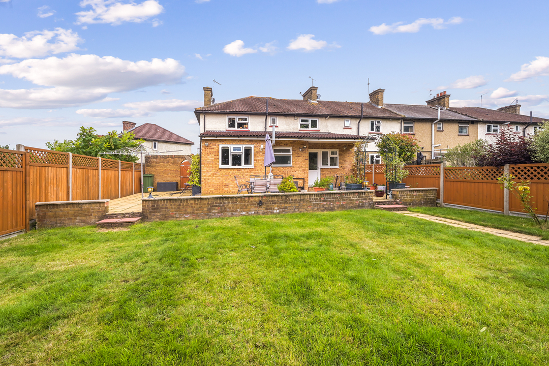 3 bed apartment for sale in Townholm Crescent, Hanwell  - Property Image 9