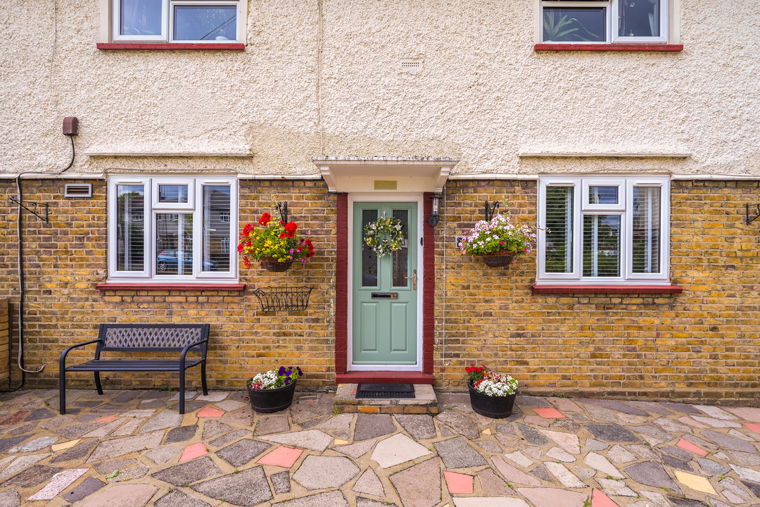 3 bed apartment for sale in Townholm Crescent, Hanwell  - Property Image 2