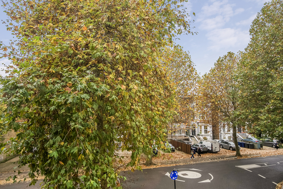 1 bed apartment for sale in The Avenue, Ealing, London, W13 7