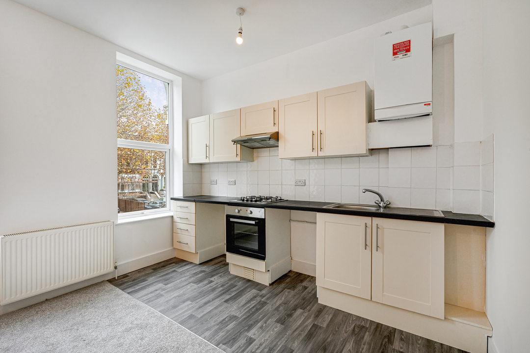 1 bed apartment for sale in The Avenue, Ealing, London, W13 6