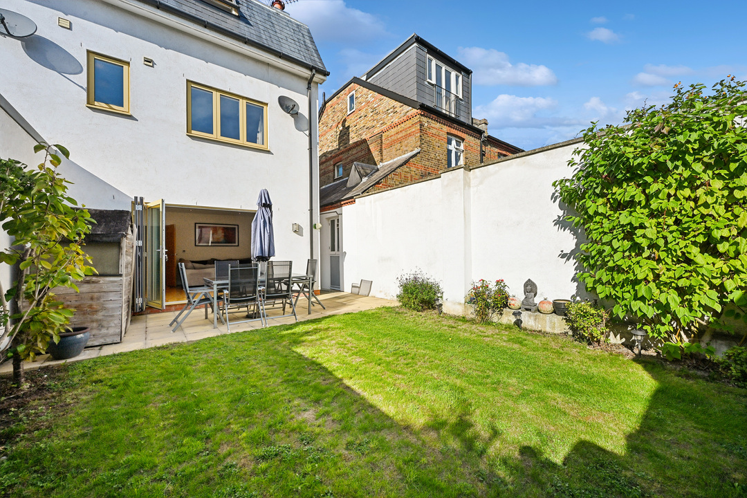 4 bed terraced house for sale in Northfield Road, Ealing  - Property Image 4