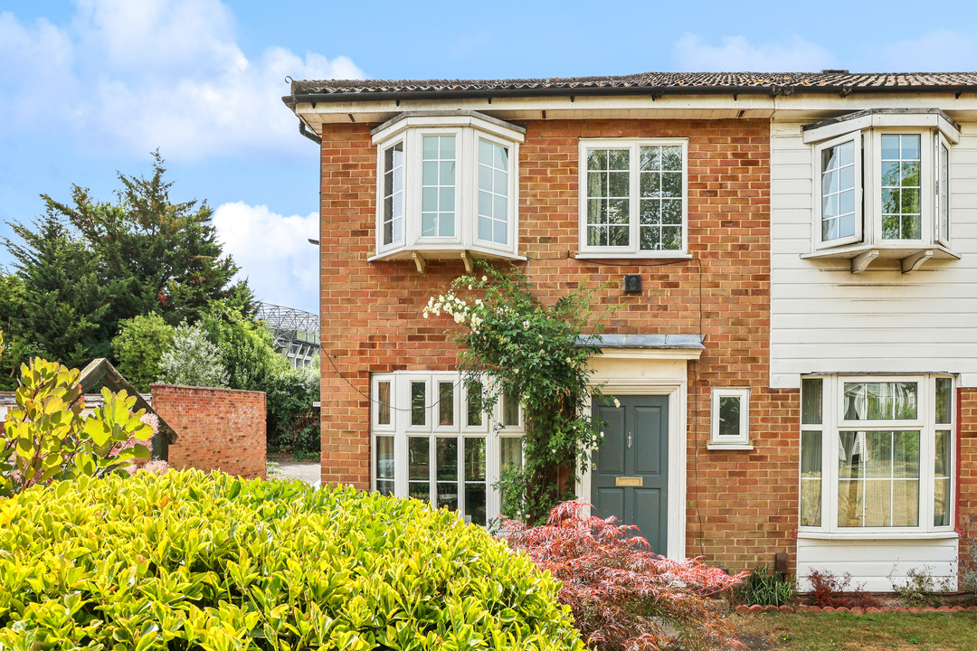 3 bed house for sale in Yeomans Mews, Isleworth, TW7
