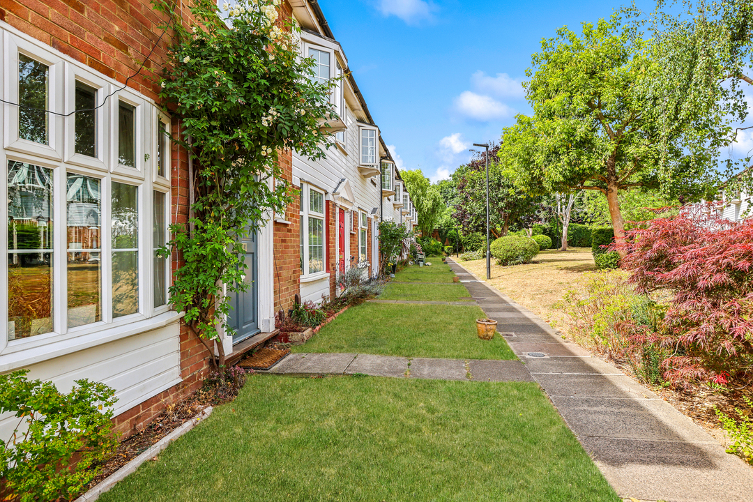 3 bed house for sale in Yeomans Mews, Isleworth  - Property Image 11