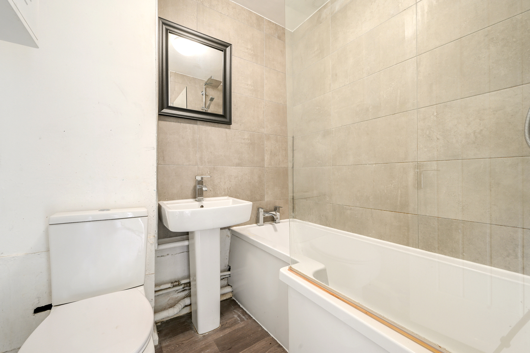 3 bed terraced house to rent in North Road, Ealing  - Property Image 5