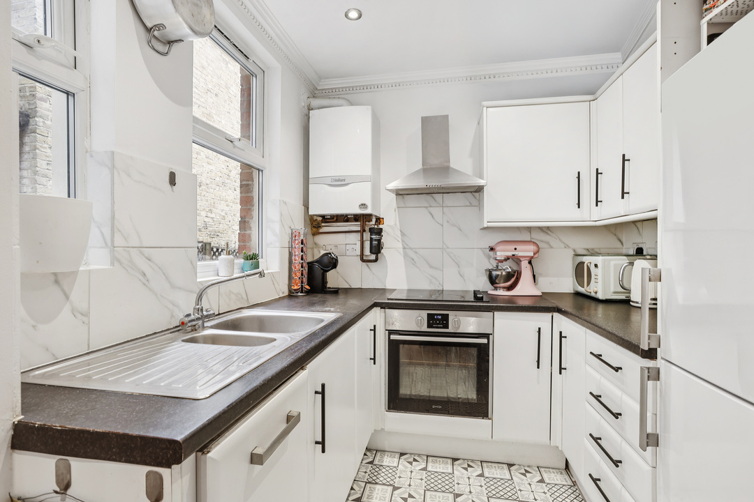 2 bed apartment for sale in Lawn Gardens, London  - Property Image 4