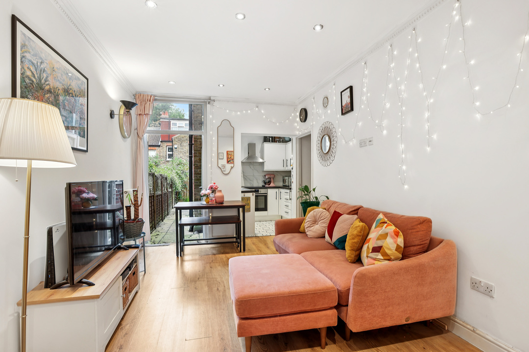 2 bed apartment for sale in Lawn Gardens, London 7