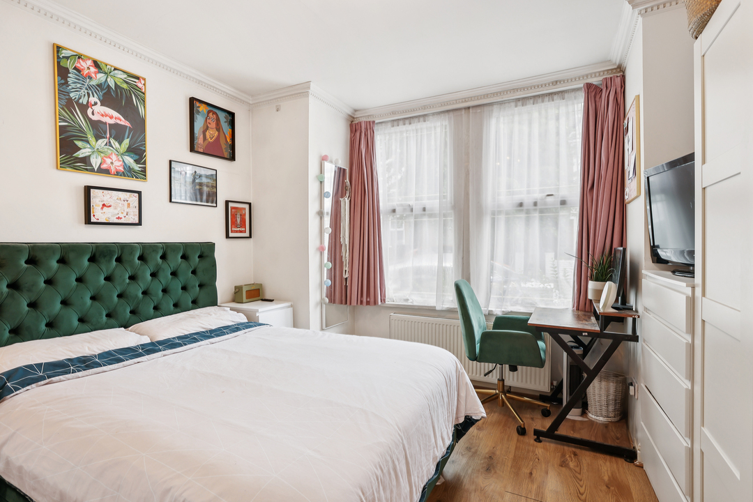 2 bed apartment for sale in Lawn Gardens, London 8