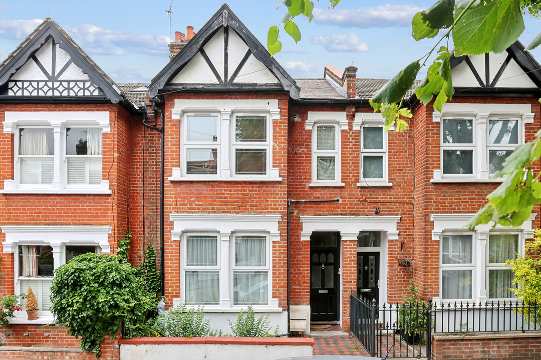 2 bed apartment for sale in Lawn Gardens, London 17