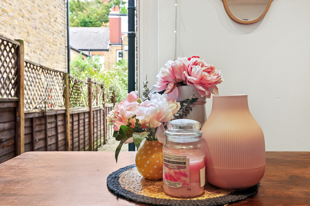 2 bed apartment for sale in Lawn Gardens, London 3