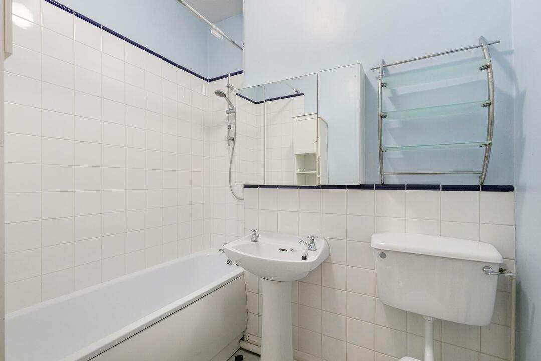 1 bed apartment for sale in Drayton Grove, Ealing, London, W13 15