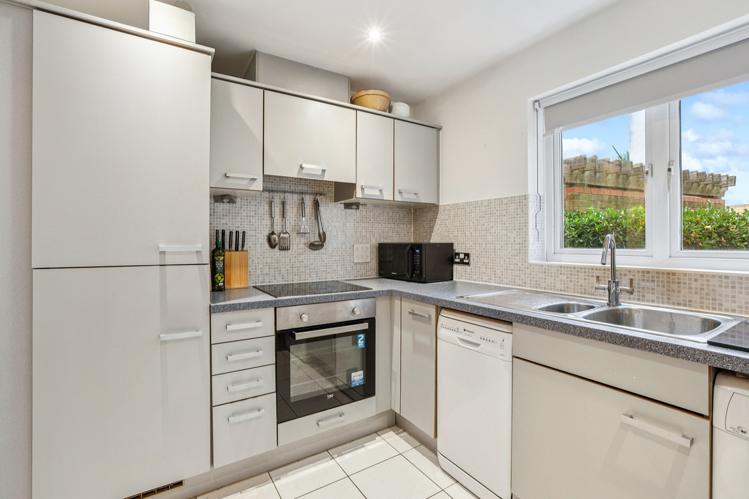 2 bed apartment for sale in Primrose Place, Isleworth  - Property Image 2