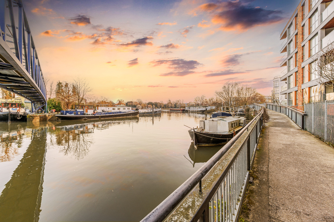 1 bed apartment to rent in Brook, Brentford 5