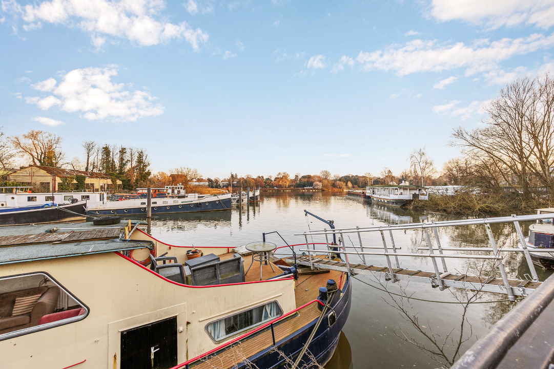 1 bed apartment to rent in Brook, Brentford 3