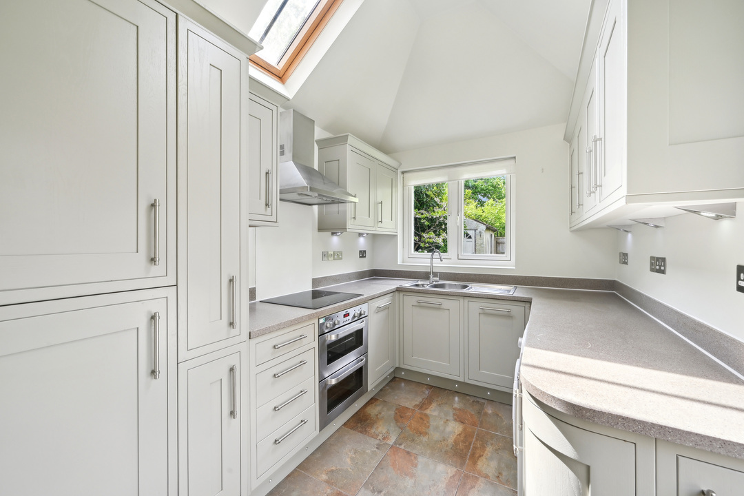 3 bed end of terrace house for sale in Princes Gardens, Acton 2