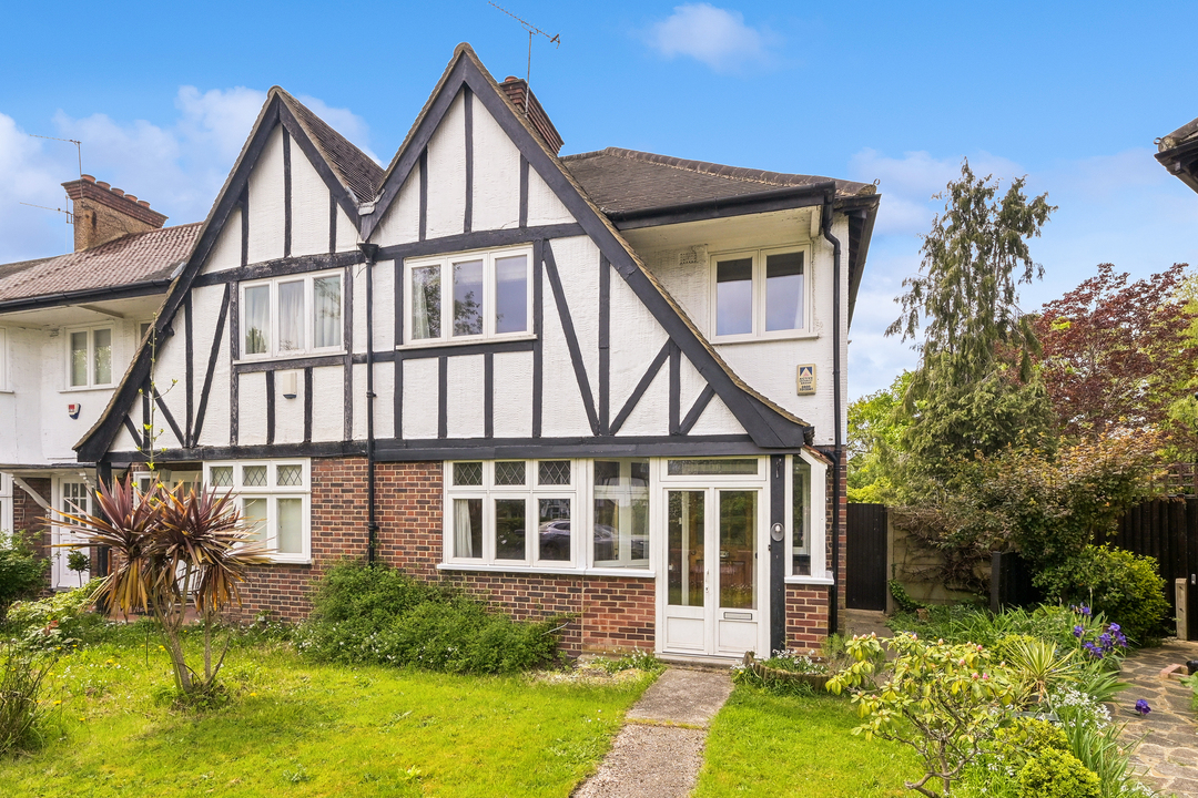 3 bed end of terrace house for sale in Princes Gardens, Acton, W3 0