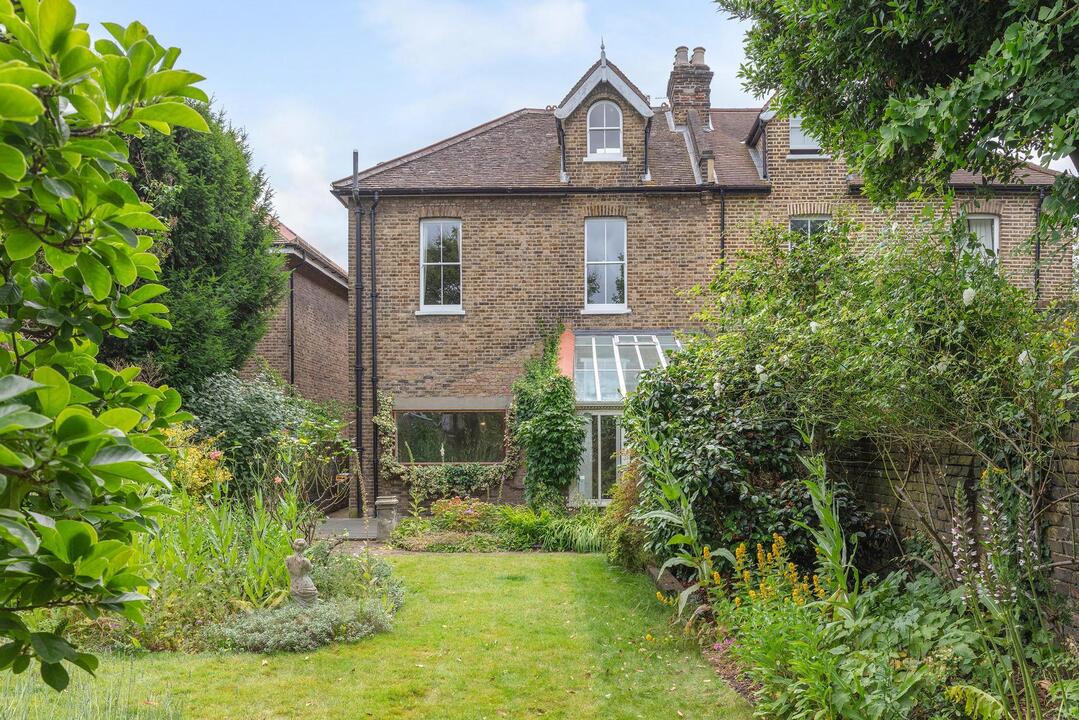 5 bed semi-detached house for sale in The Butts, Brentford  - Property Image 8