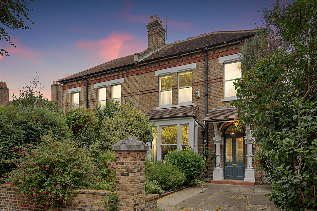 5 bed semi-detached house for sale in The Butts, Brentford  - Property Image 1