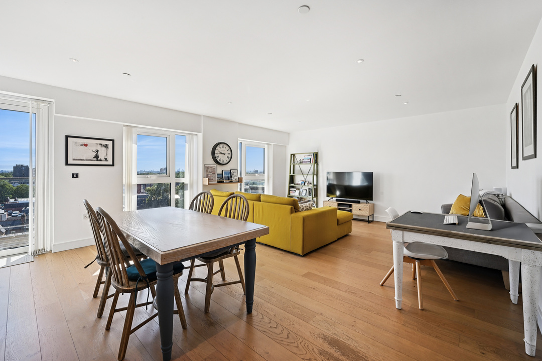 2 bed apartment to rent in Longfield Avenue, Ealing, W5 2