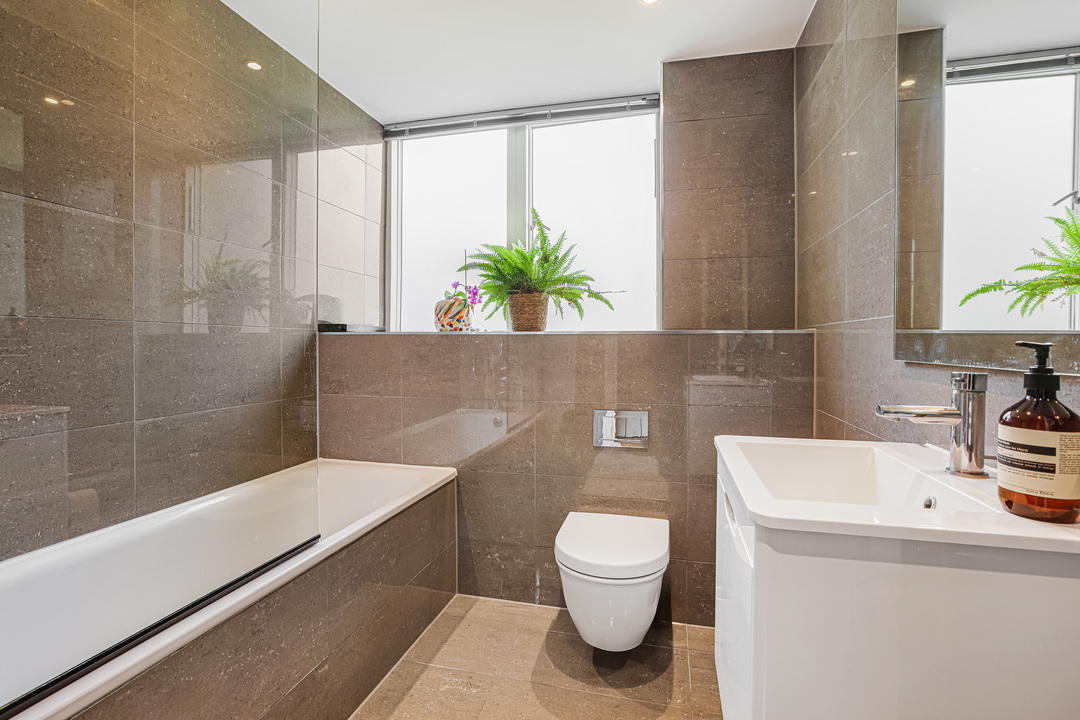 1 bed apartment to rent in North Common Road, London  - Property Image 4