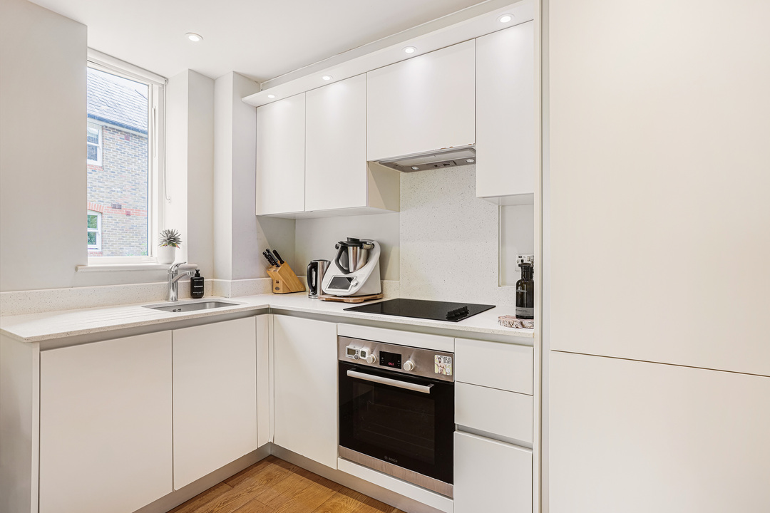 1 bed apartment to rent in North Common Road, London 1